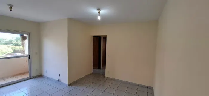 Ipanema 3 dormitórios, suíte, duas vagas de garagem, R$:1.500,00 ja com condominio.