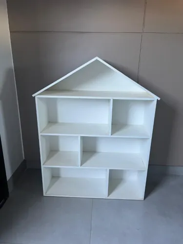 Estante Montessoriana Infantil Multiuso com 4 Prateleira - Formato de Casa