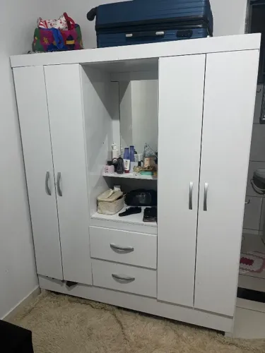 Guarda roupa pequeno