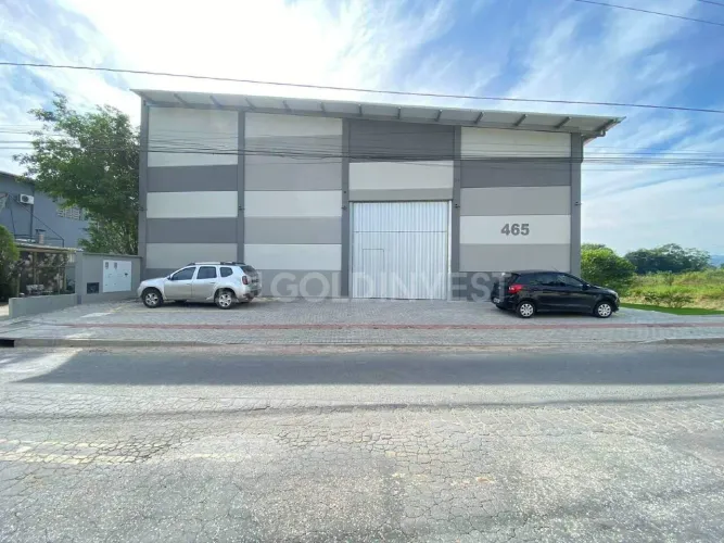 Galpão com 600m² no bairro Bateas!!!