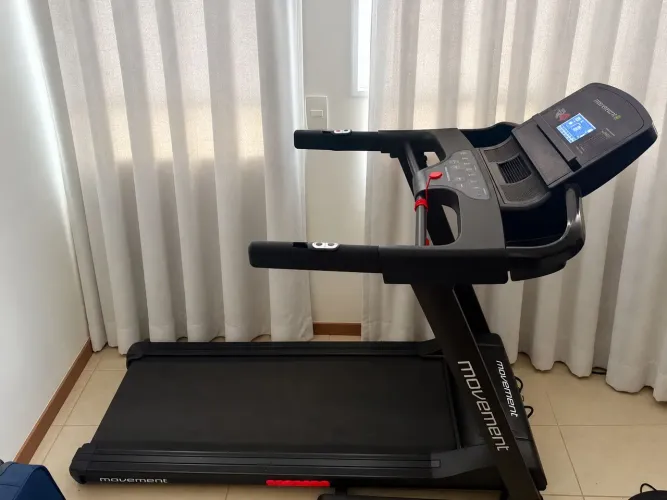 Esteira Elétrica Movement R4 - 127V | Dobrável | Pouco Usada