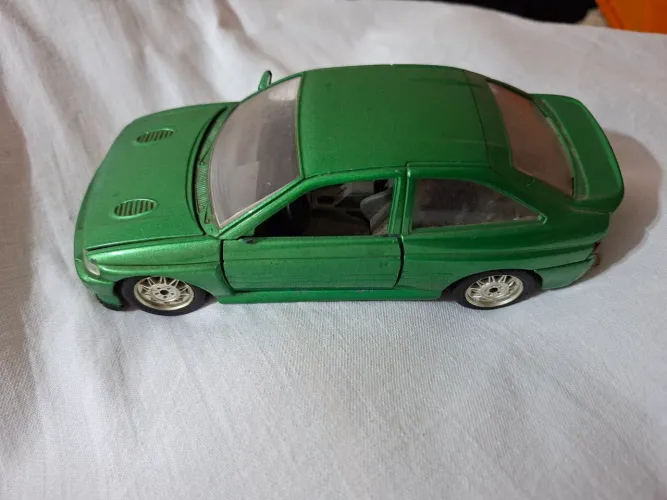 Carro de ferro 1/24 Escort RS