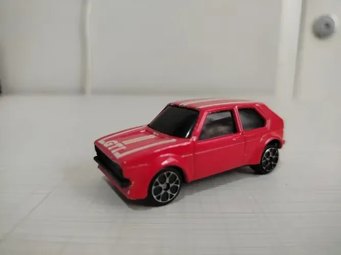 Miniatura Volkswagen Golf Gti Maisto 1/64 Vermelho