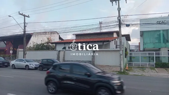 Casa no Calhau com 640m², em frente ao IPEM, com 4 suítes