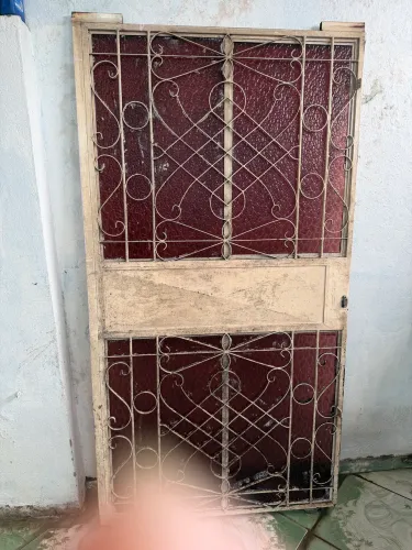 Porta em ferro estilo colonial