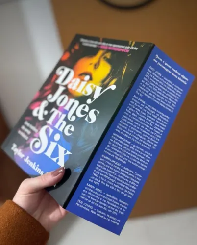 Livro - Daisy jones & The six