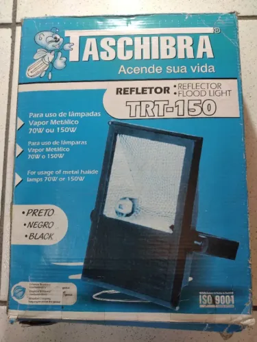 PROJETOR HW 433 C/ ALOJAMENTO P/ LAMPADA MET. 70 A 150W TASCHIBRA