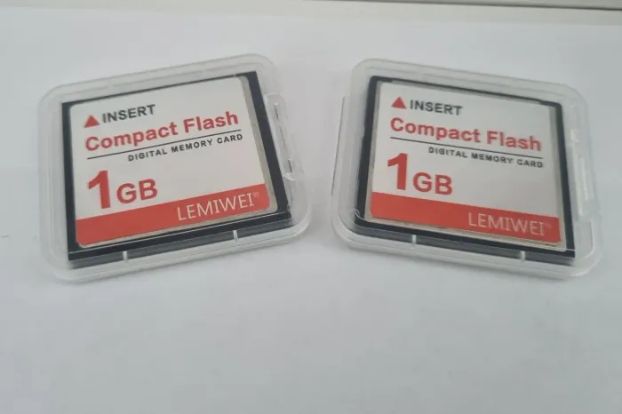 Cartão de Memória Compact Flash CF 1 GB - Insert Lemiwei