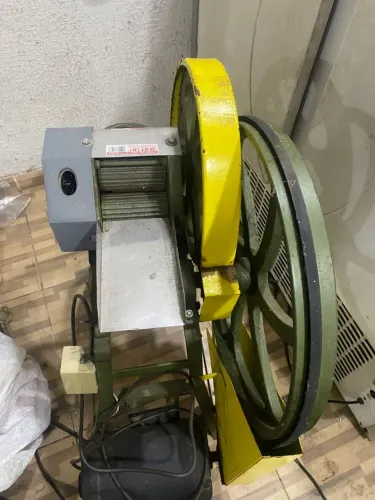 Engenho Moenda de Cana Elétrico Botini B120 Baixo - Funcionando