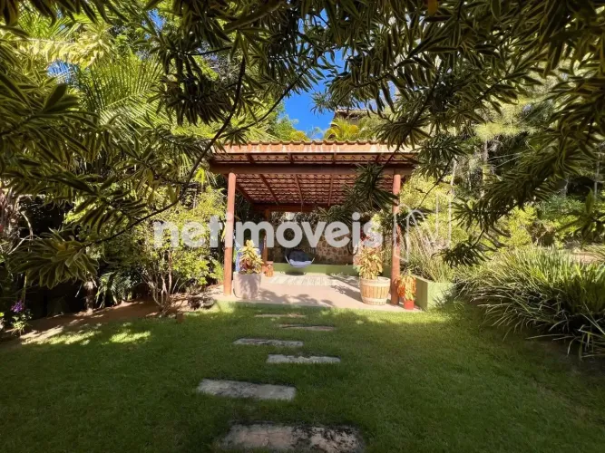 Casa com 4 suítes e amplo terreno
