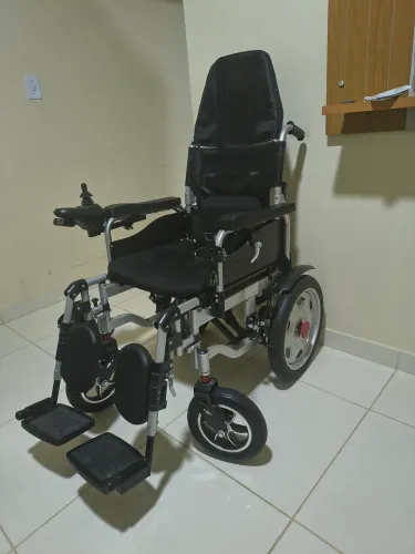 Cadeira de rodas motorizada