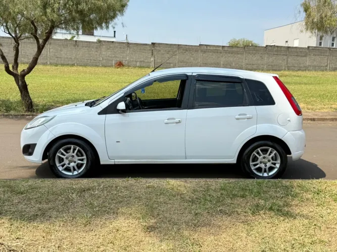 Ford Fiesta SE 1.6 8V Flex 5P 2014