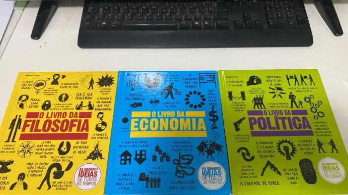 Vendo livros - 3 livros novos
