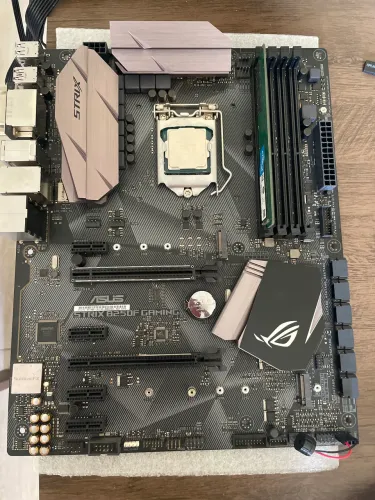 Kit Gamer ASUS STRIX B250F GAMING com I3 7100 e 8 Gigas DDR4