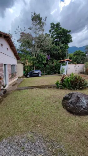 Vendo 2 casas com total de terreno 1.200m², COM ESCRITURA.