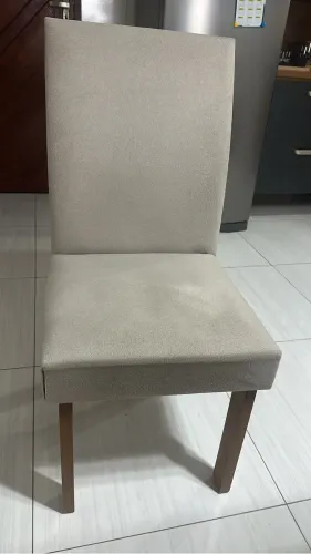 Mesa Nova com quatro cadeiras ( madeira e tampo de vidro)