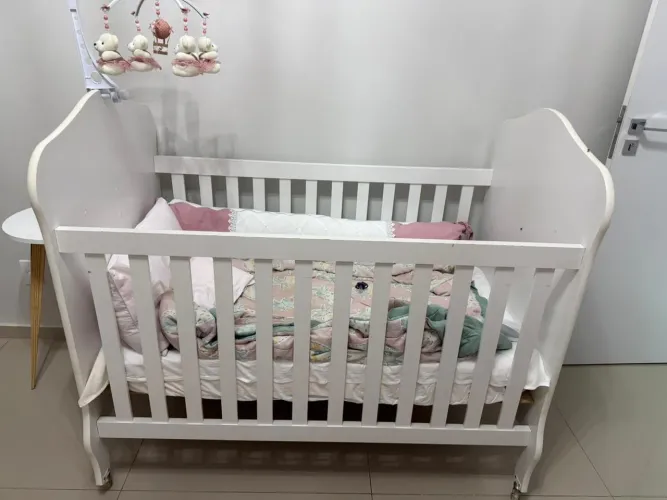 Vende-de Berço conservado 