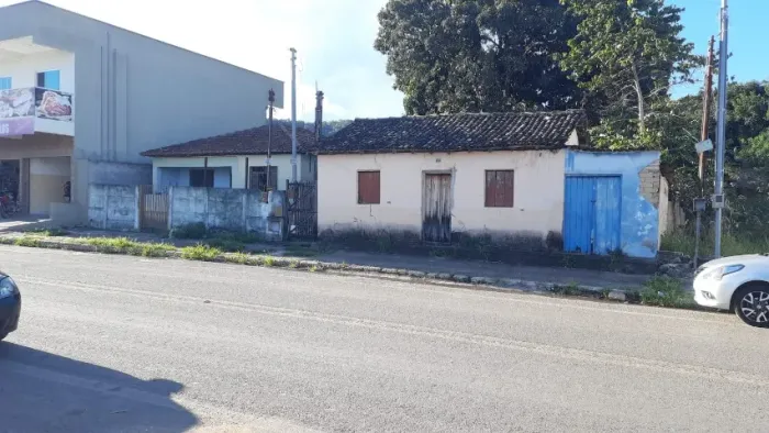 VENDO ÁREA/LOTE  660m², COM DUAS CASAS SIMPLES EM CAMPOS BELOS DE GOIAS.