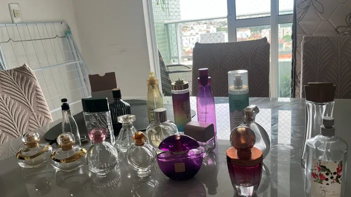 Frasco de perfume vazio 