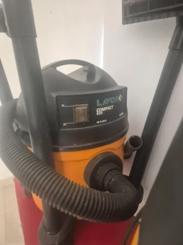 Aspirador d época e água