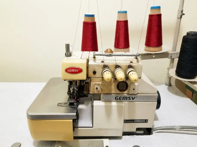 Máquinas De Costura Overloque Gemsy kit tudo Ja revisado Pronto para uso