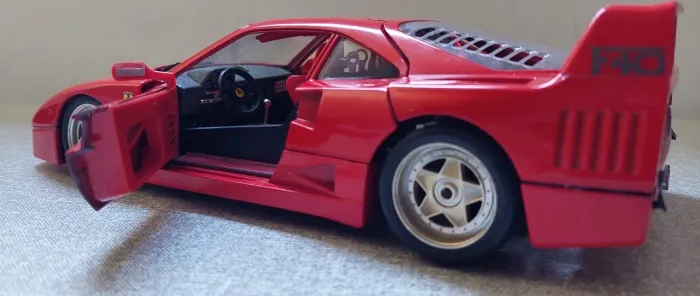 Miniatura 1:18 Ferrari F40