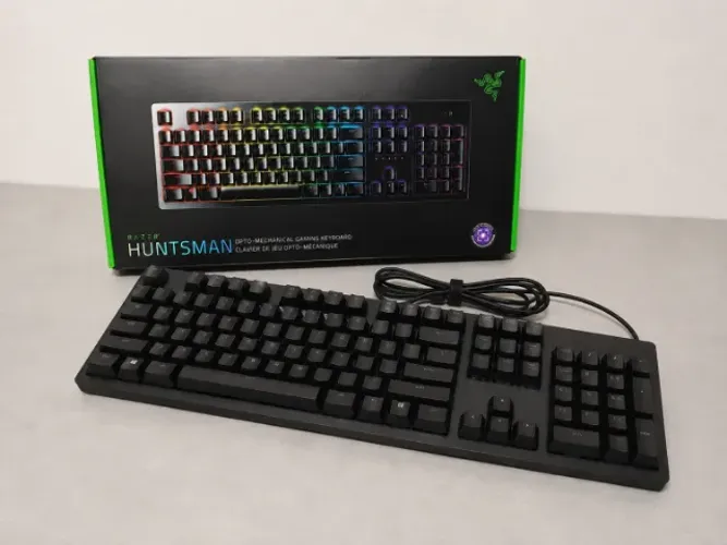 Teclado Gamer Razer Huntsman RGB Opto-Mecânico com Caixa