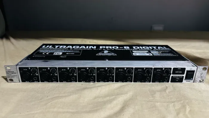Vendo ADA 8000 BEHRINGER