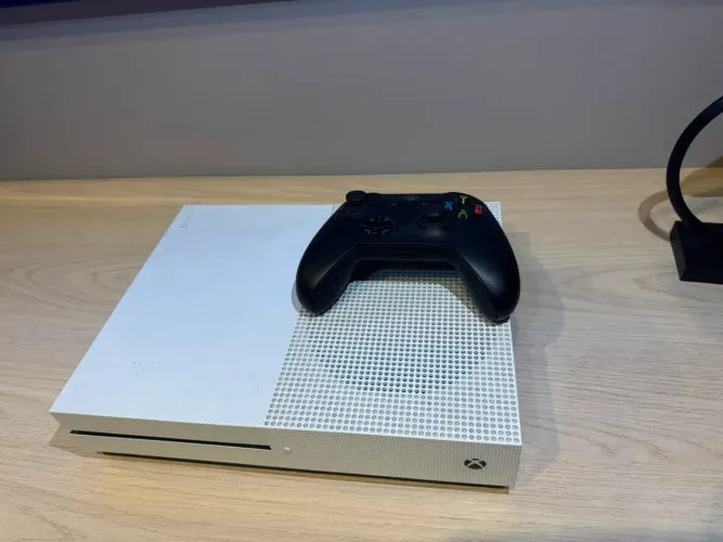 Xbox one S 700gb