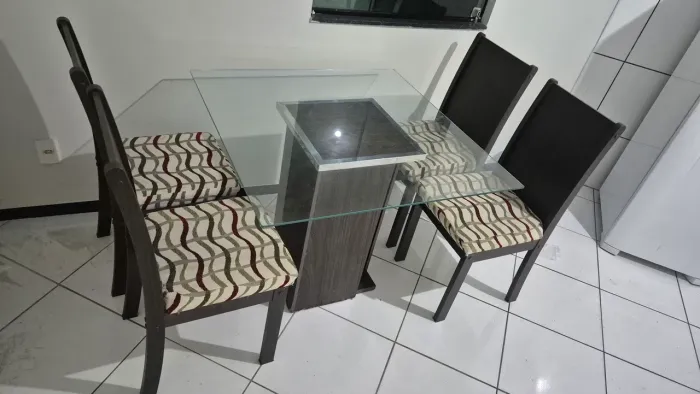 Mesa de jantar 4 lugares