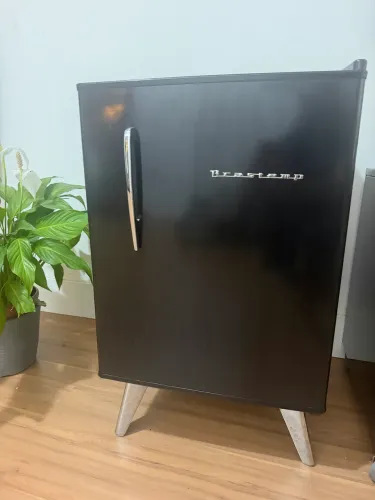 Geladeira retrô Brastemp preta