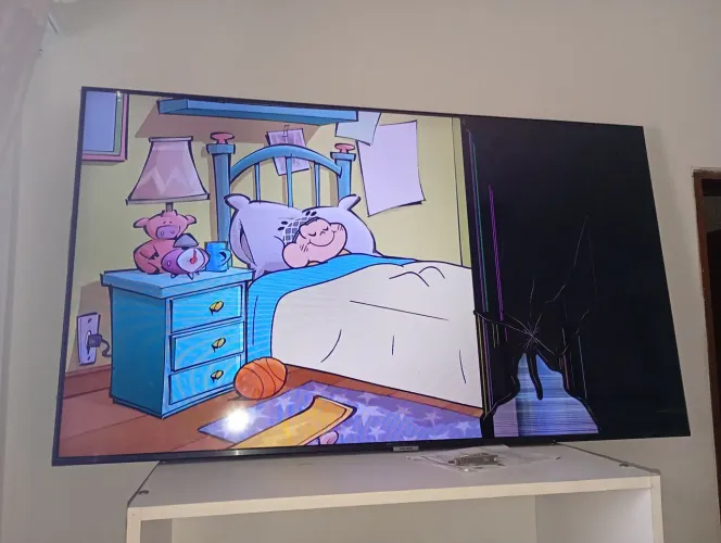 Vendo TV Smart 50" Samsung ( com a tela danificada sem o controle)