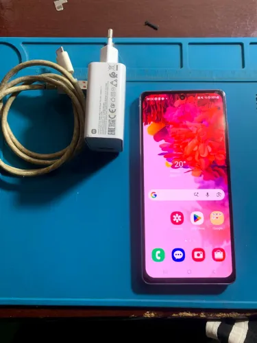 Samsung S20FE