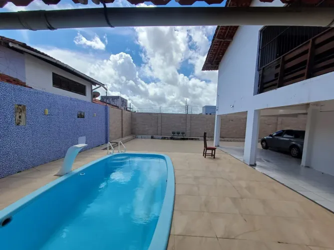 VENDO CASA Triplex NO OLHO DAGUA TERREO