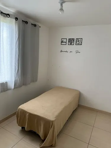 Alugo quarto individual