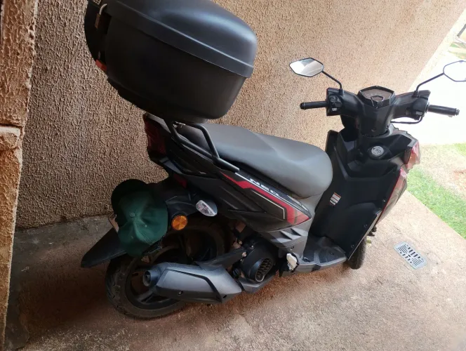 Vendo semi-nova, 2260km, revisada valor:12.000!