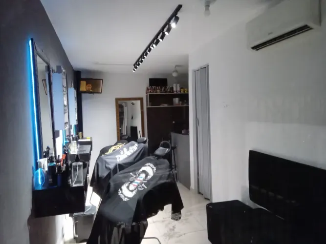 Precisa se de barbeiro