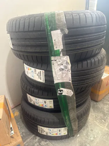 Pneu Bridgestone 225/50R17 94Y Zero Bala 