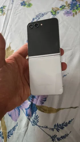 Samsung Galaxy Z Flip5