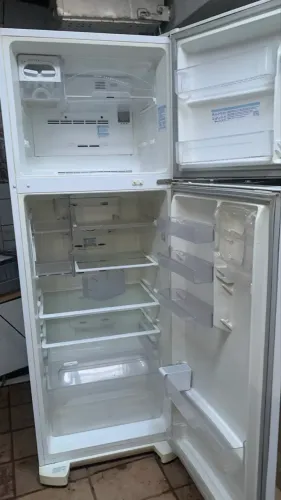 Geladeira Electrolux grande 460L - precisa trocar borracha da porta
