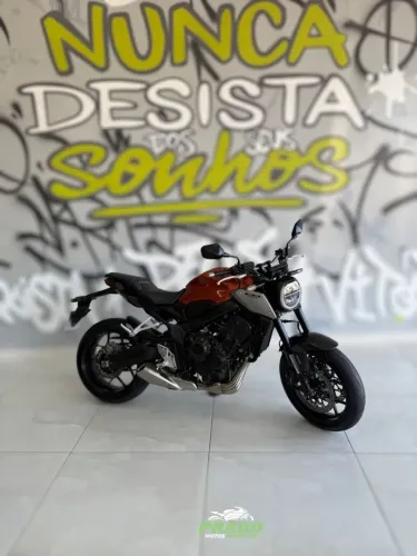 Cbr 650r, 2020. Apenas 10 mil km ?