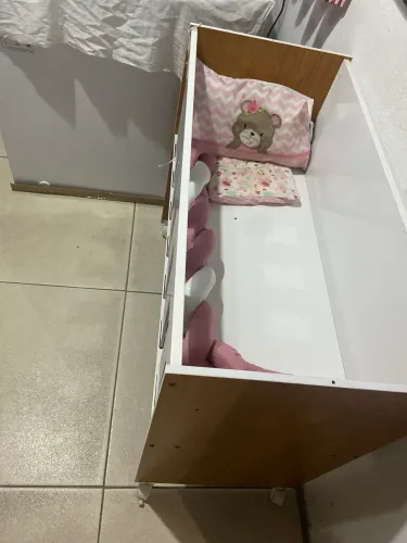 Mini berço/ acompanha colchão.