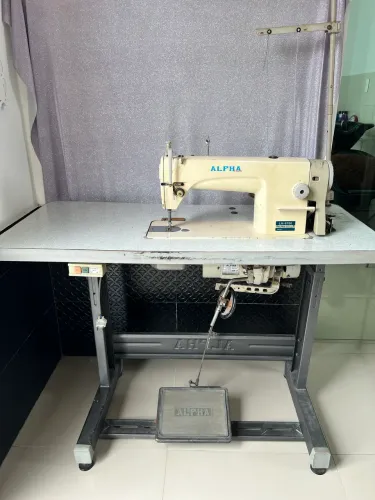 Vendo máquina de costura reta $600,00