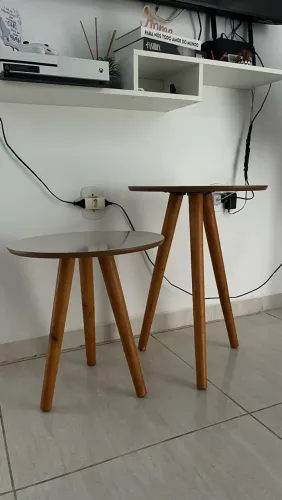 Conjunto com 2 mesas laterais redondas - excelente estado
