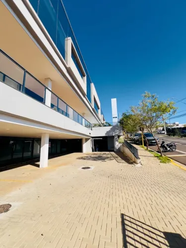 Salas comerciais para venda e locação na galeria Pluri Working em Bauru-SP.