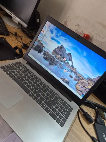 Notebook Lenovo Core i7 8a Geração 8 Gigas DDR4 SSD 256 Gigas Windows Pacote Office Somos