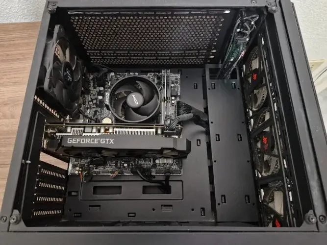 PC Gamer, AMD Ryzen 5 3500X, GTX 1660 Super, 16GB RAM