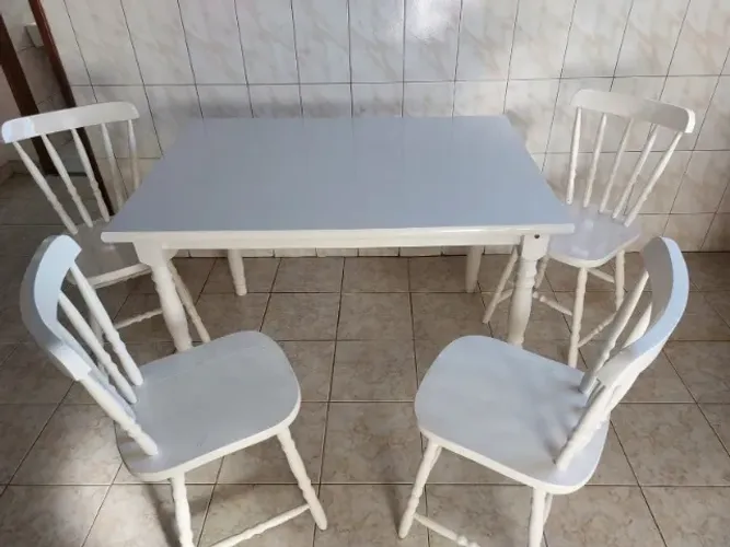 Mesa Jantar Colonial com 04 cadeiras