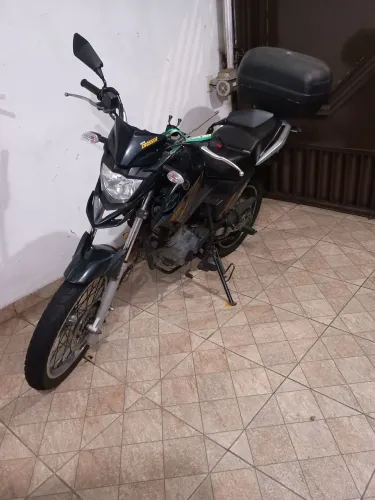 Moto em excelente estado. É pegar e andar. Estou vendendo para comprar um carro.