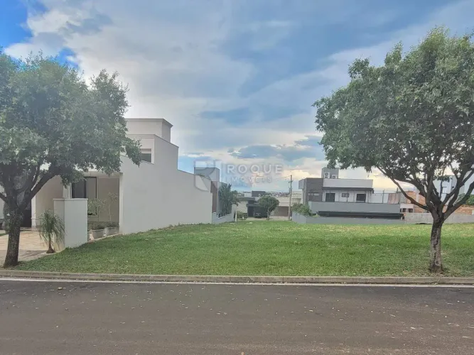 Terreno em condomínio à venda no bairro Jardim Colinas de São João